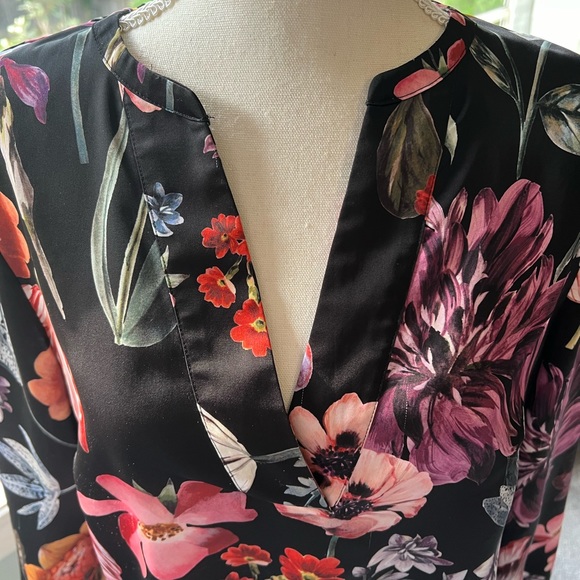 Beautiful floral top by J. Crew - Picture 3 of 5